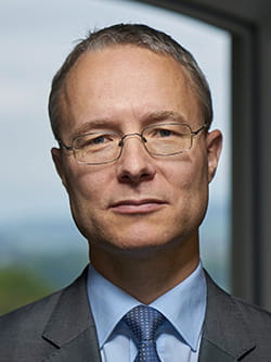 Headshot of Dirk Niepelt